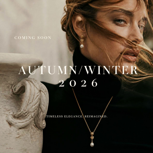 Smyckestrender Höst/Vinter 2026 hos HerMine’s – guldsmycken, freshwater pearls och tidlös elegans.