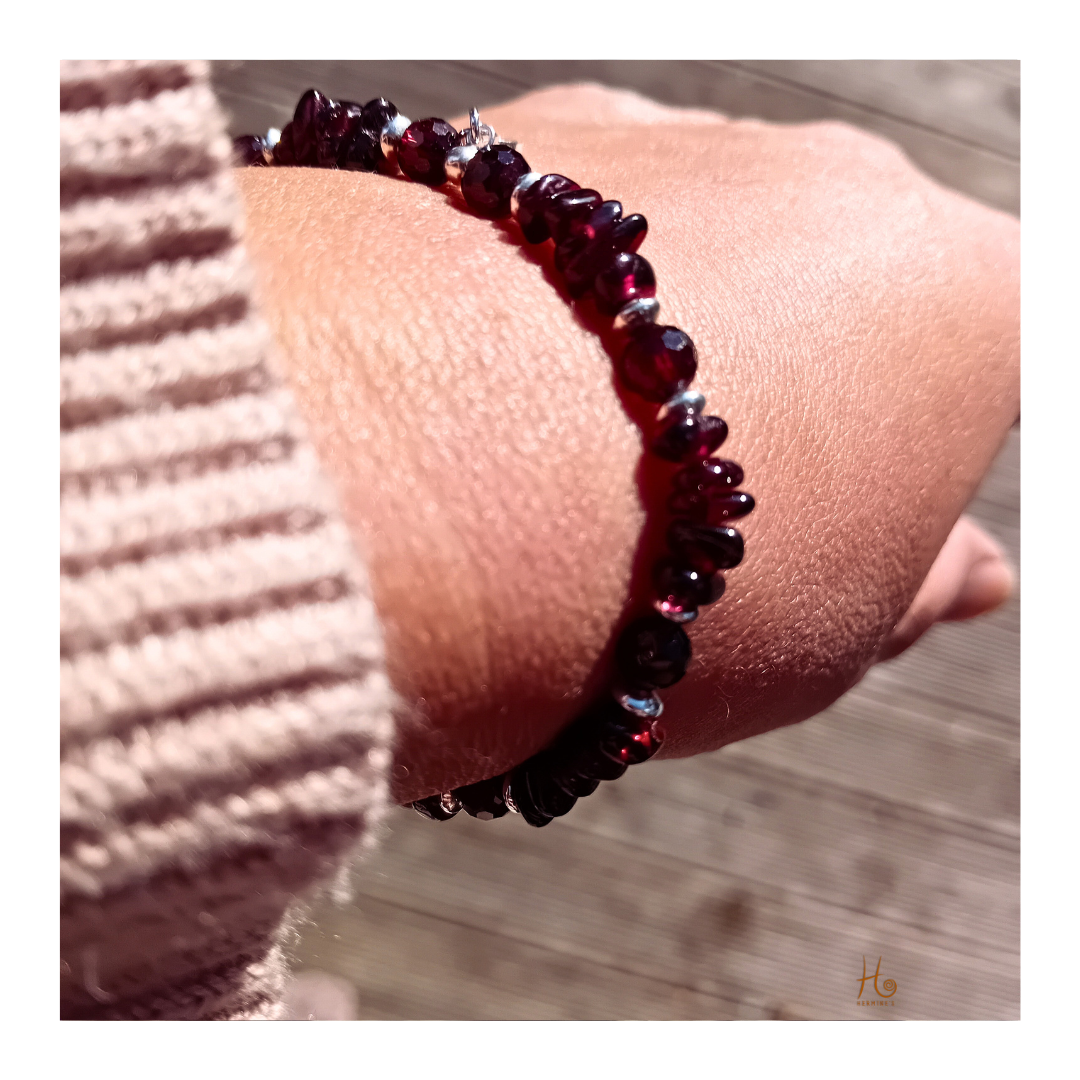 Armband med granat, nuggets & rund facetterad i 925 sterling silver – med månehänge