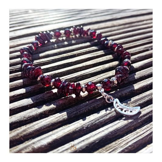 Armband med granat, nuggets & rund facetterad i 925 sterling silver – med månehänge