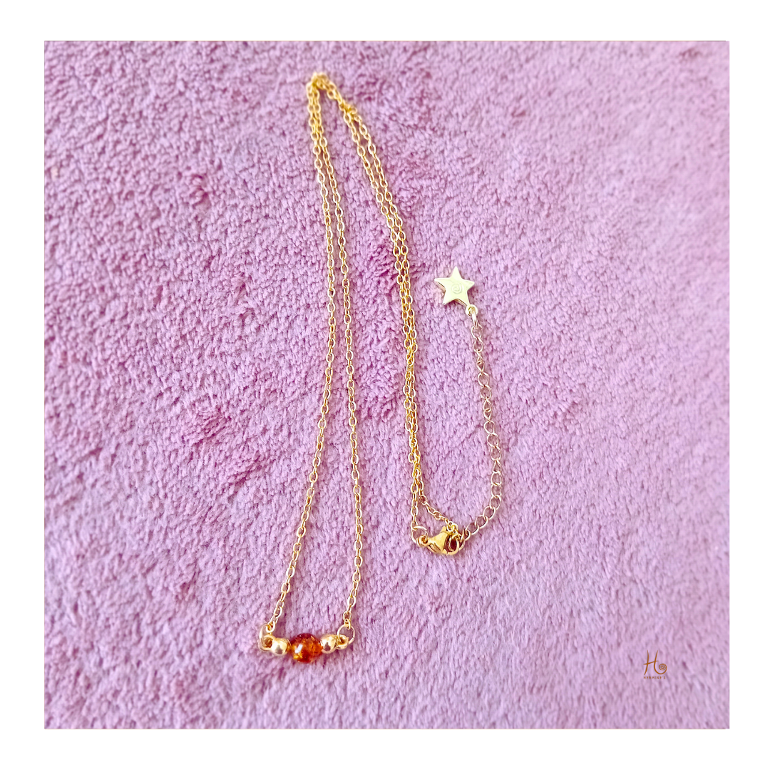 Halsband med bärnsten & 18k guldpläterad kedja från HerMine`s