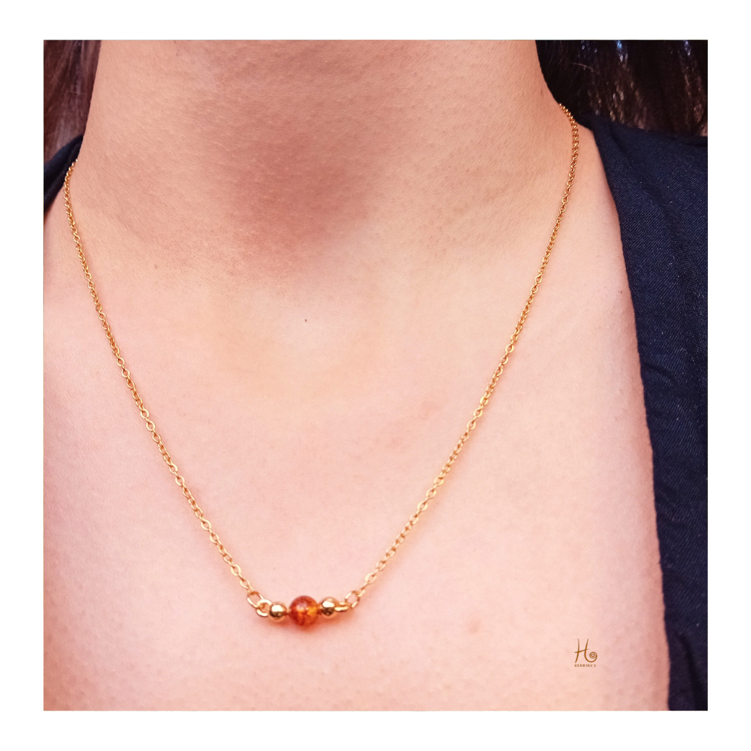 Halsband med bärnsten & 18k guldpläterad kedja från HerMine`s